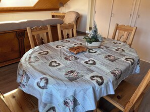 Dining - Spacious, quiet gîte close to the forest (Saint-Amé)