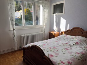 3 chambres, fer et planche à repasser, accès au Wi-Fi (inclus)