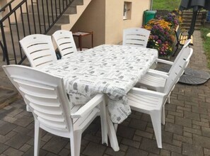 Outdoor dining - Spacious, quiet gîte close to the forest (Saint-Amé)