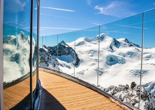Rustikales Pitztaler Alpenhaus am Bach mit großem Balkon und Garage