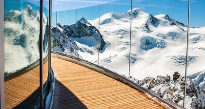Rustikales Pitztaler Alpenhaus am Bach mit großem Balkon und Garage