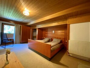 3 bedrooms, iron/ironing board, WiFi