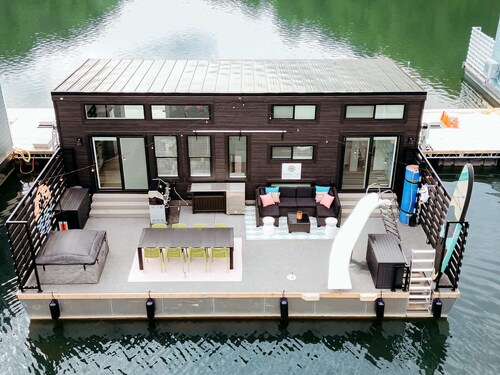 Sunsetter - Luxury Floating Home on Cumberland