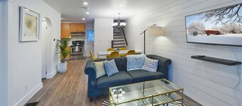 HNU · HNU NEWLY Decorated 2 Bedroom + Den Apartment