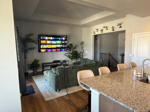 Interior - Fabulous 5-bedroom house with AC in charming Monument (Monument)