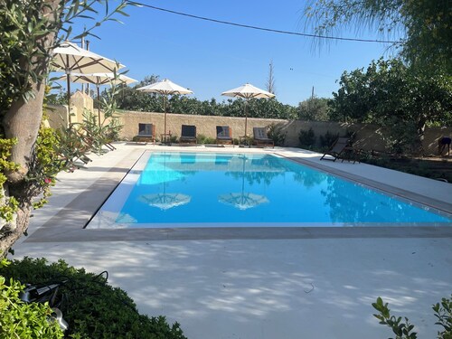 Villa for up to 12 guests in the heart of Aegina pistachio fields.