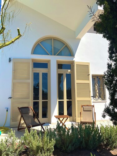 Villa for up to 12 guests in the heart of Aegina pistachio fields.