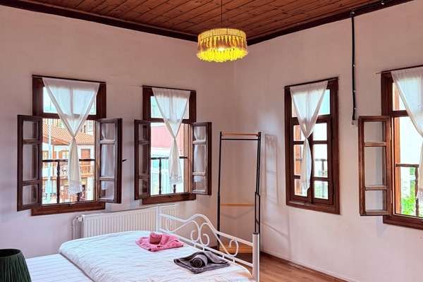 Classic Room, Non Smoking | Down comforters, individually decorated, free WiFi