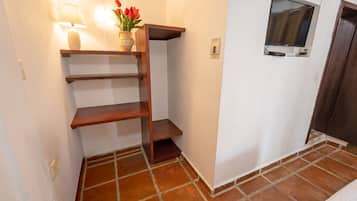 Comfort Room | Down comforters, free WiFi, bed sheets