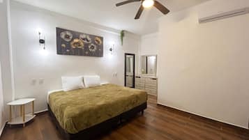Comfort Double Room, 1 King Bed with Sofa bed | Down comforters, free WiFi, bed sheets