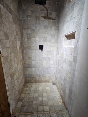 Towels, soap, shampoo, toilet paper - KAAJ NDOMI (Bacalar)