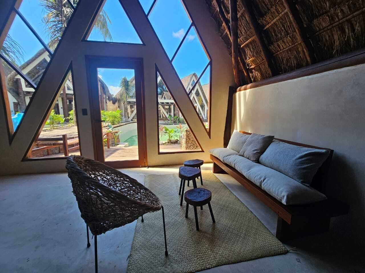 舒適小屋, 泳池景觀 | 起居區 | 32-吋智慧型電視、數位頻道、串流服務