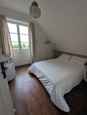 6 chambres, fer et planche à repasser, Wi-Fi, draps fournis