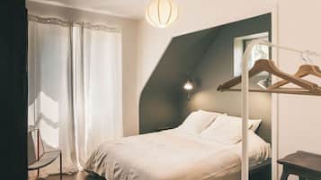 6 bedrooms, iron/ironing board, WiFi, bed sheets