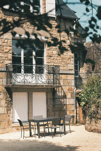 Maison familiale rénovée, grand jardin en centre ville, panorama exceptionnel