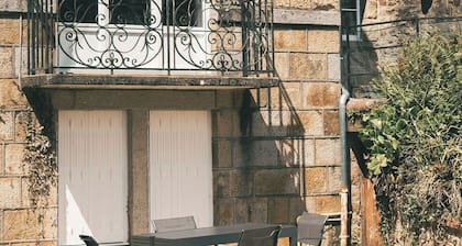 Maison familiale rénovée, grand jardin en centre ville, panorama exceptionnel
