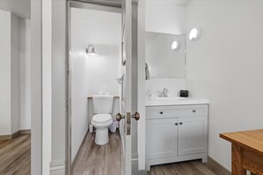 Ducha, secador de pelo, toallas