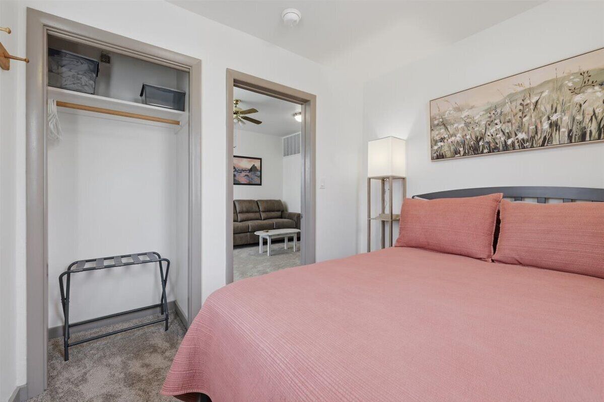 2 bedrooms, WiFi, bed sheets