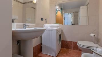 Doccia, bidet, asciugamani