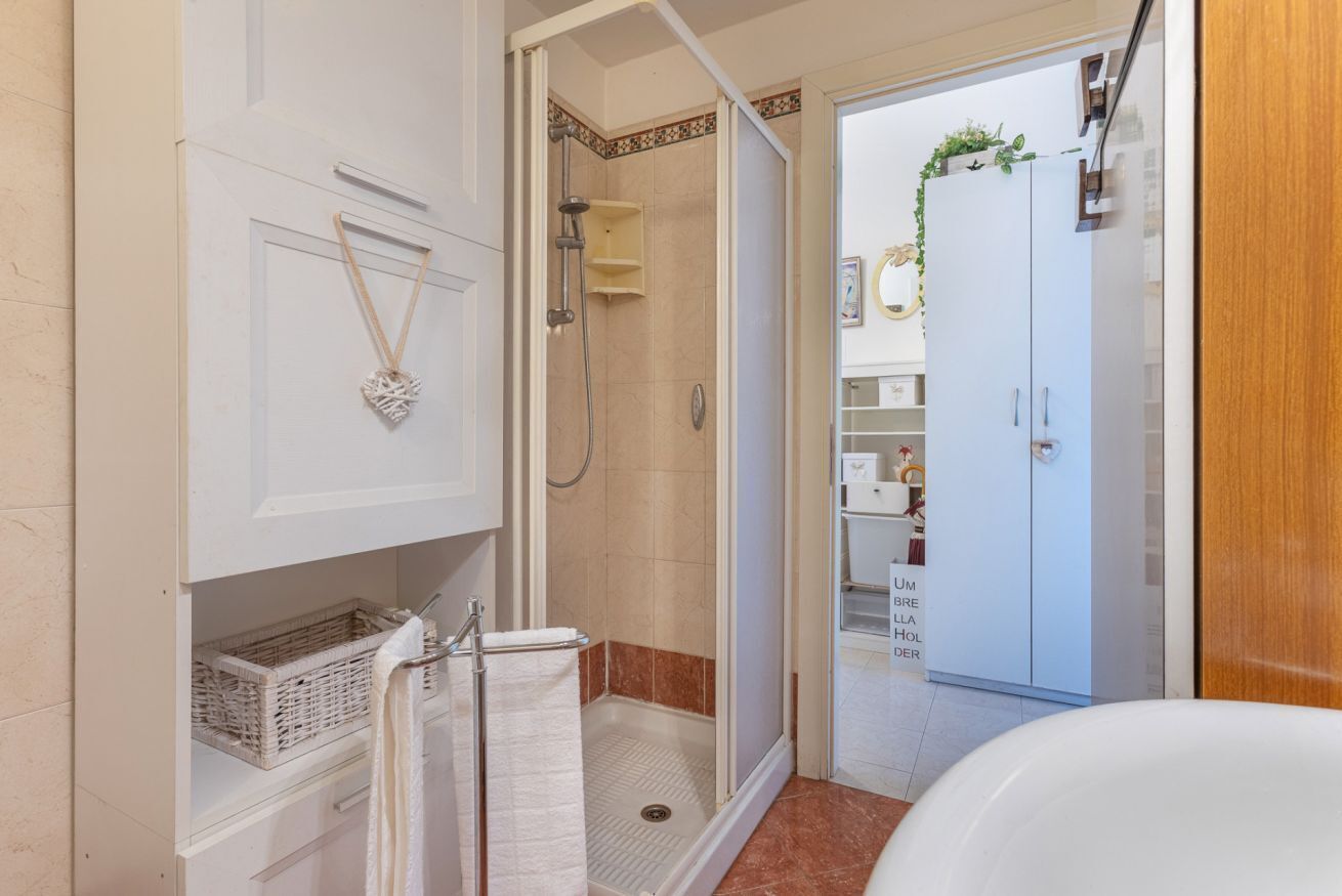 Doccia, bidet, asciugamani