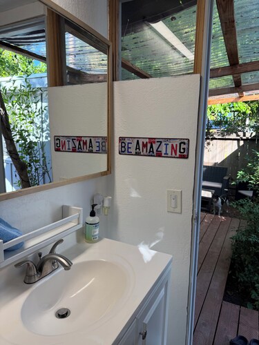 Private fenced guesthouse perfect for a couple, near Stanford, Google, Facebook