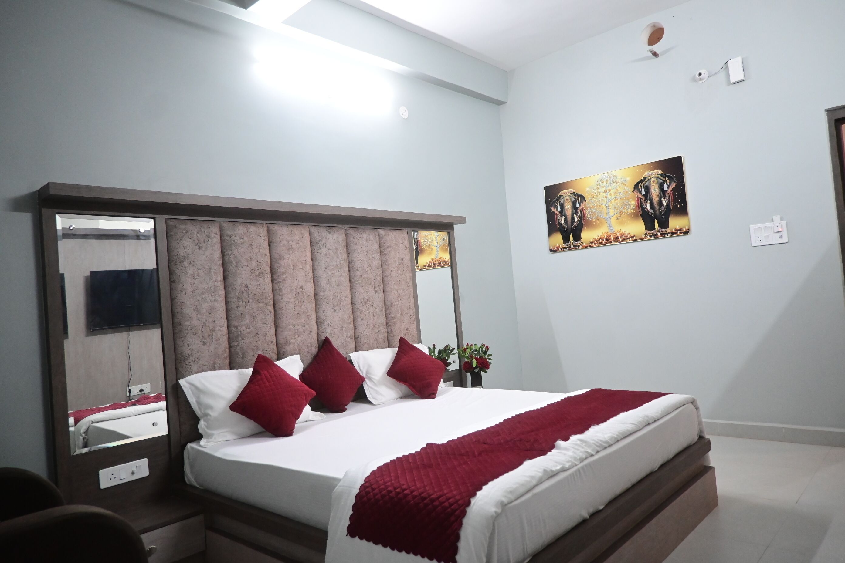Chambre Standard double ou avec lits jumeaux, vue sur la ville | Bureau, espace de travail pour ordinateurs portables
