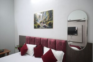 Standard-Doppel- oder -Zweibettzimmer, Stadtblick | Schreibtisch, laptopgeeigneter Arbeitsplatz, kostenloses WLAN