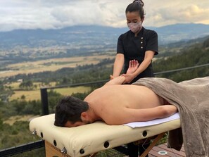 Deluxe Bungalow, Lagoon View | Spa - Nature Luxury Glamping (Guatavita)