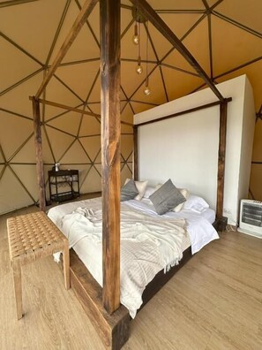 Deluxe Bungalow, Lagoon View - Nature Luxury Glamping (Guatavita)