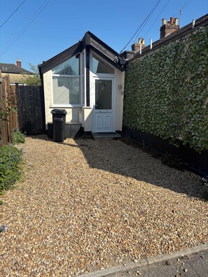 Exterior - Bright And Airy Cottage Close To Salisbury Centre (Salisbury)