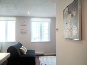 Living area - Cozy Fully Furnished Apt w/ Parking (Toronto)
