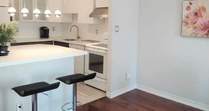 Cozy Fully Furnished Apt w/ Parking