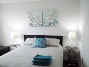 Room - Cozy Fully Furnished Apt w/ Parking (Toronto)