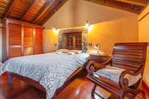 Tabla de planchar con plancha, wifi y ropa de cama 