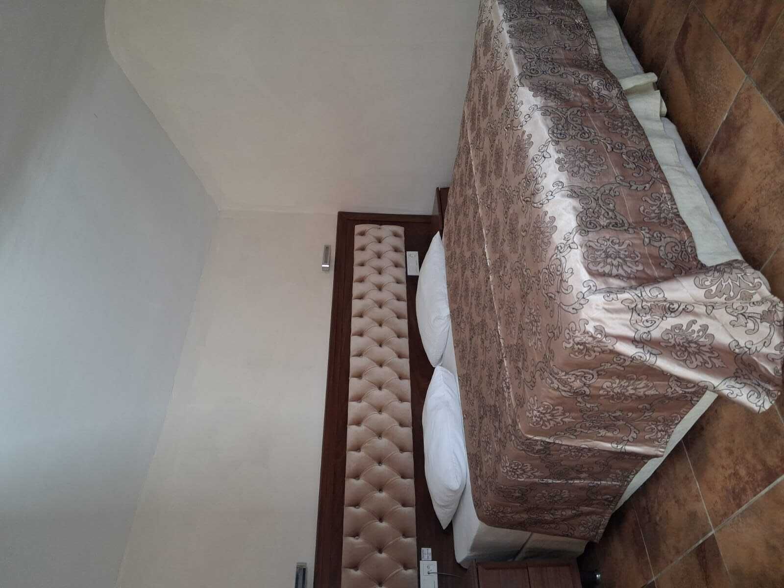 In-room safe, laptop workspace, blackout drapes