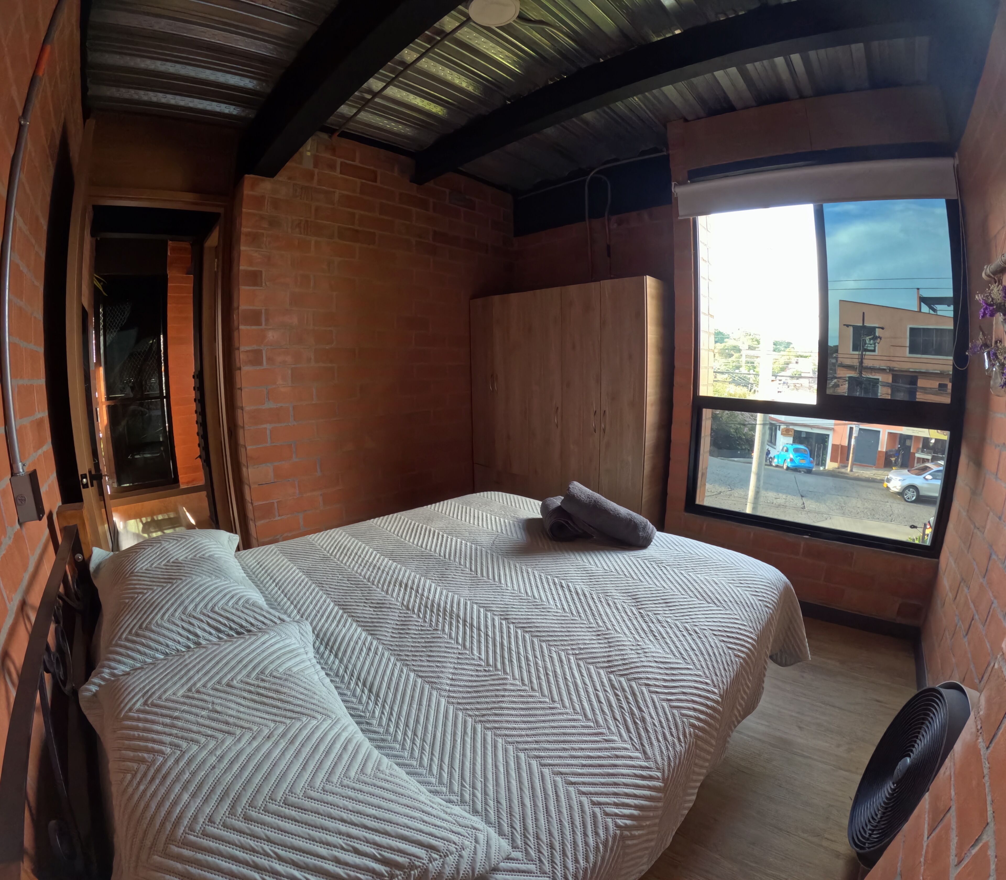 Iron/ironing board, internet, bed sheets