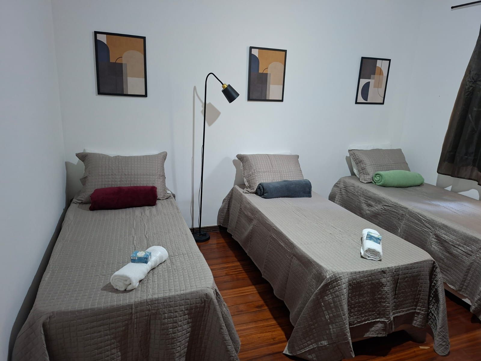 1 dormitorio, tabla de planchar con plancha, Internet y ropa de cama