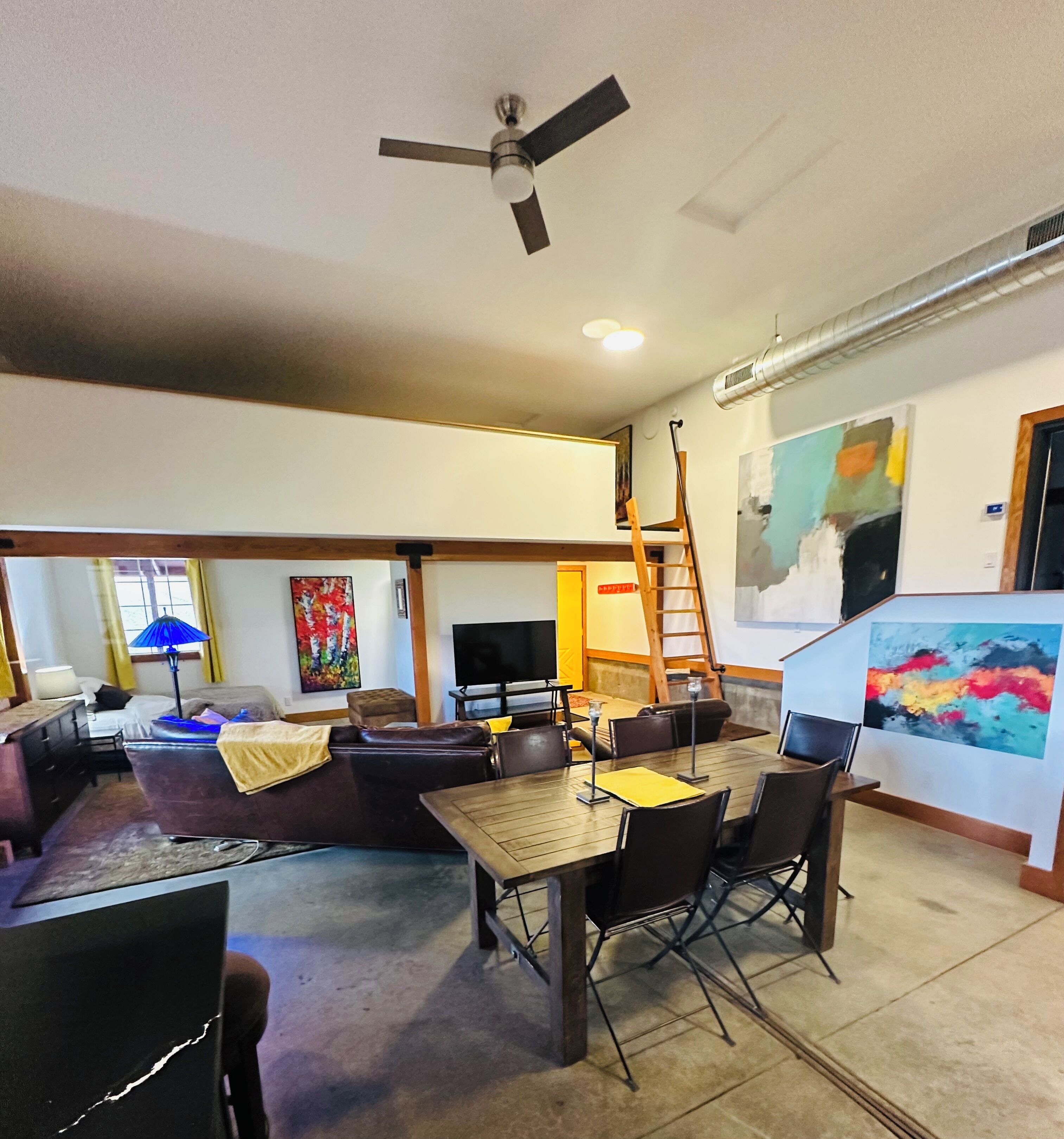 Tamarack On The Hill. Remodeled Barn With Sweeping Views Of The Valley! - Twisp, WA