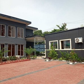Exterior - Primal Hotel and Resort (Lagos)