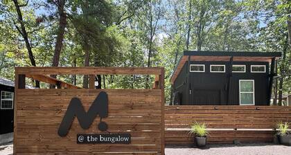 M at the bungalow - Lake Access * Fire Pit * Hot Tub * Large Private Deck * Private Dog Park