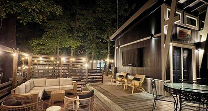 M at the bungalow - Lake Access * Fire Pit * Hot Tub * Large Private Deck * Private Dog Park