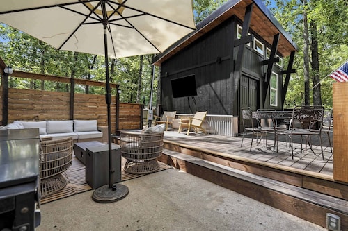 M at the bungalow - Lake Access * Fire Pit * Hot Tub * Large Private Deck * Private Dog Park