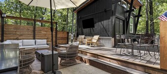M at the bungalow - Lake Access * Fire Pit * Hot Tub * Large Private Deck * Private Dog Park