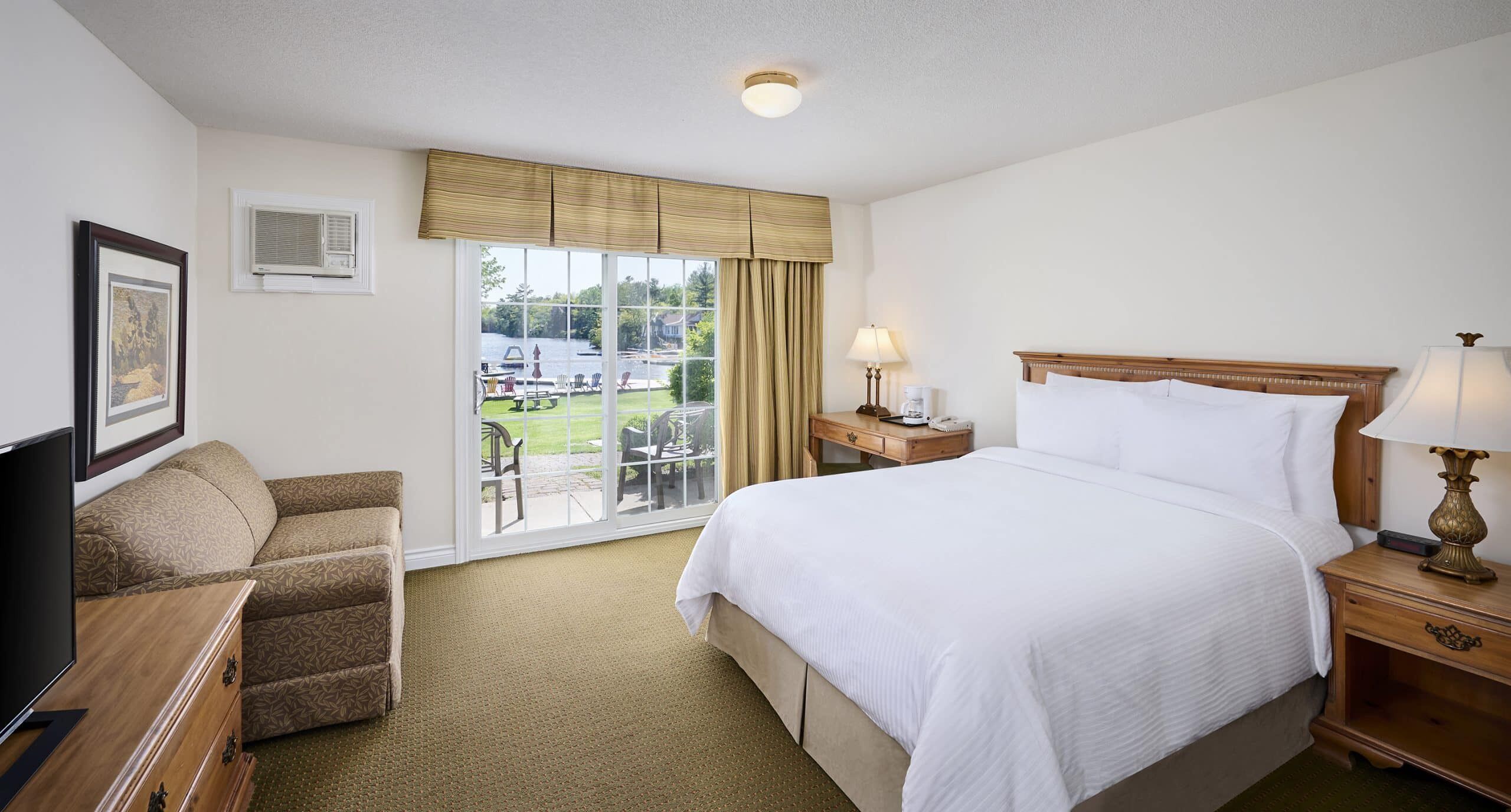Deluxe Suite, Patio, Lake View | Iron/ironing board, free WiFi