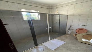 Family Triple Room | Bathroom | Shower, free toiletries, towels, soap