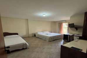 Family Triple Room | Desk, free WiFi