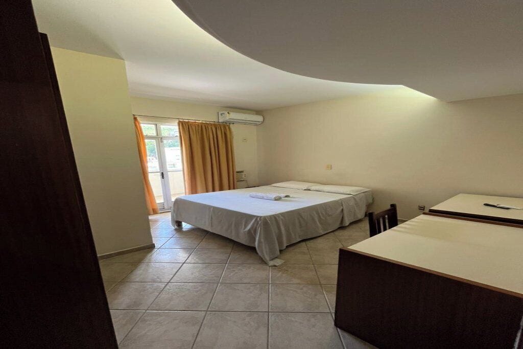 Quarto casal | Escrivaninha, Wi-Fi de cortesia