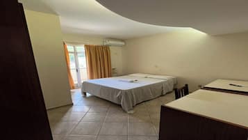 Quarto casal | Escrivaninha, Wi-Fi de cortesia