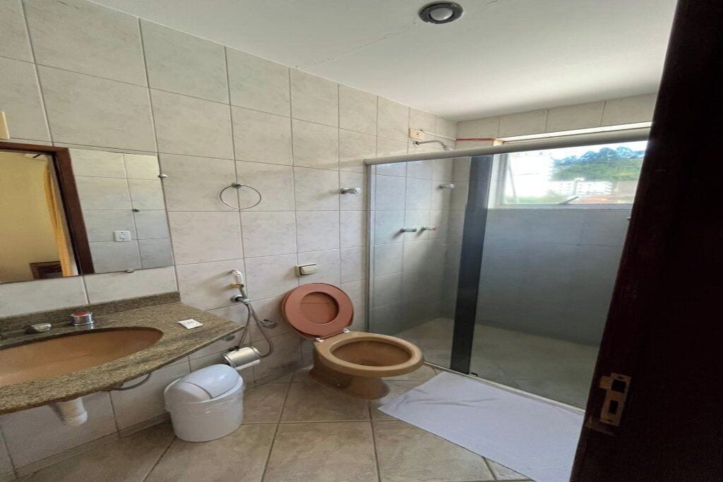Quarto casal | Banheiro | Chuveiro, produtos de toalete grátis, toalhas de banho, sabonete
