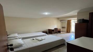 Quarto duplo | Escrivaninha, Wi-Fi de cortesia